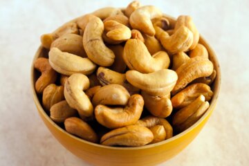 Can Dogs Eat Cashews?